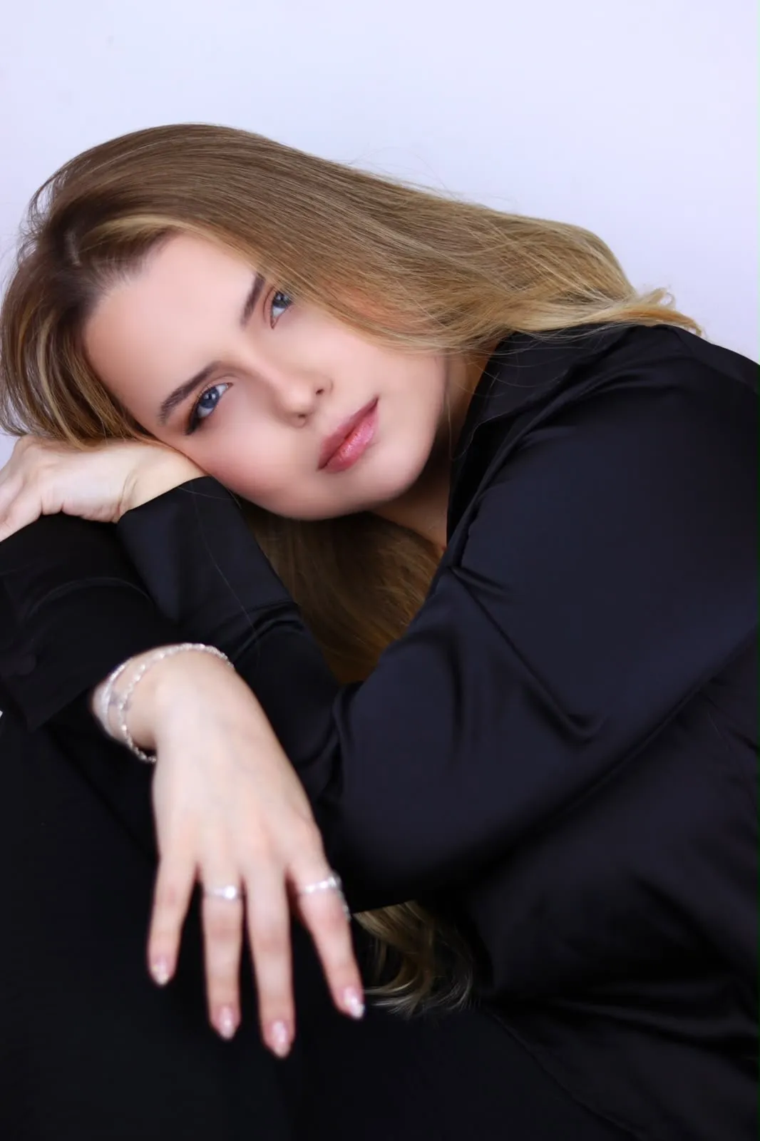 Dra. Larissa Bega em retrato editorial